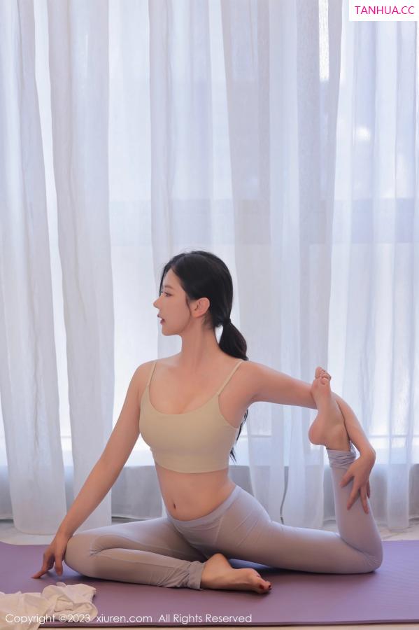 尹甜甜  [XiuRen]高清写真图 2023.08.28 No.7294 尹甜甜 瑜伽美腿第10张图片